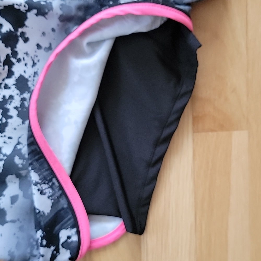 Athletic Shorts lined - Large - Picture 2 of 5